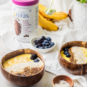 banana mango smoothie bowl with bee pollen